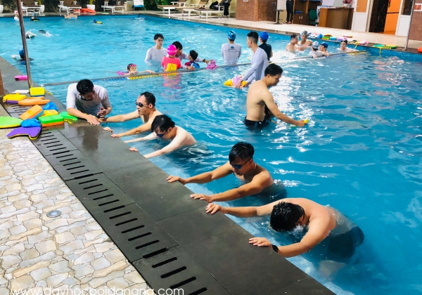 Dạy bơi Đà Nẵng - Lớp bơi dành cho Người Lớn và Trẻ Em