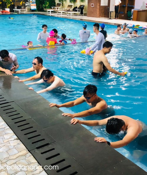 Dạy bơi Đà Nẵng - Lớp bơi dành cho Người Lớn và Trẻ Em