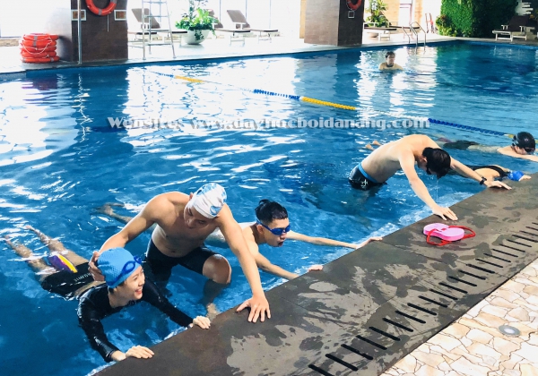Khóa học bơi cấp tốc cho nhân viên văn phòng