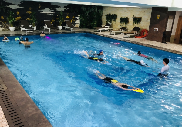 Khóa học bơi dành cho Người Lớn và Trẻ Em năm 2024